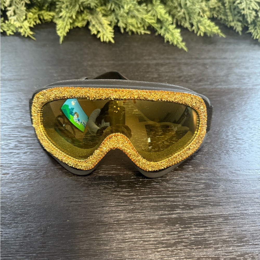 Sparkling Gold Frame Ski Goggles